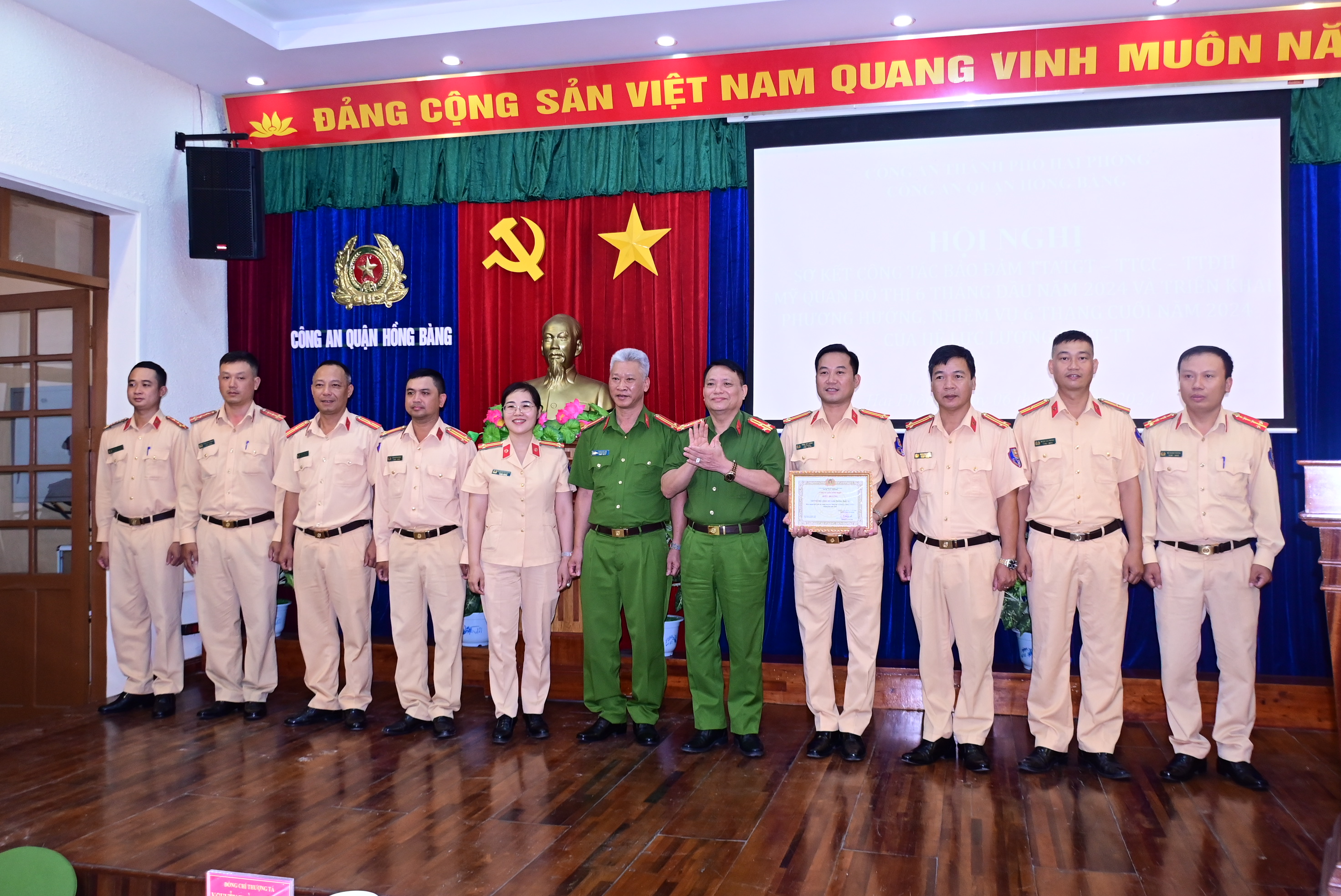 Công an quận Hồng Bàng triển khai 9 nhiệm vụ bảo đảm TTATGT, TTCC 6 tháng cuối năm 2024